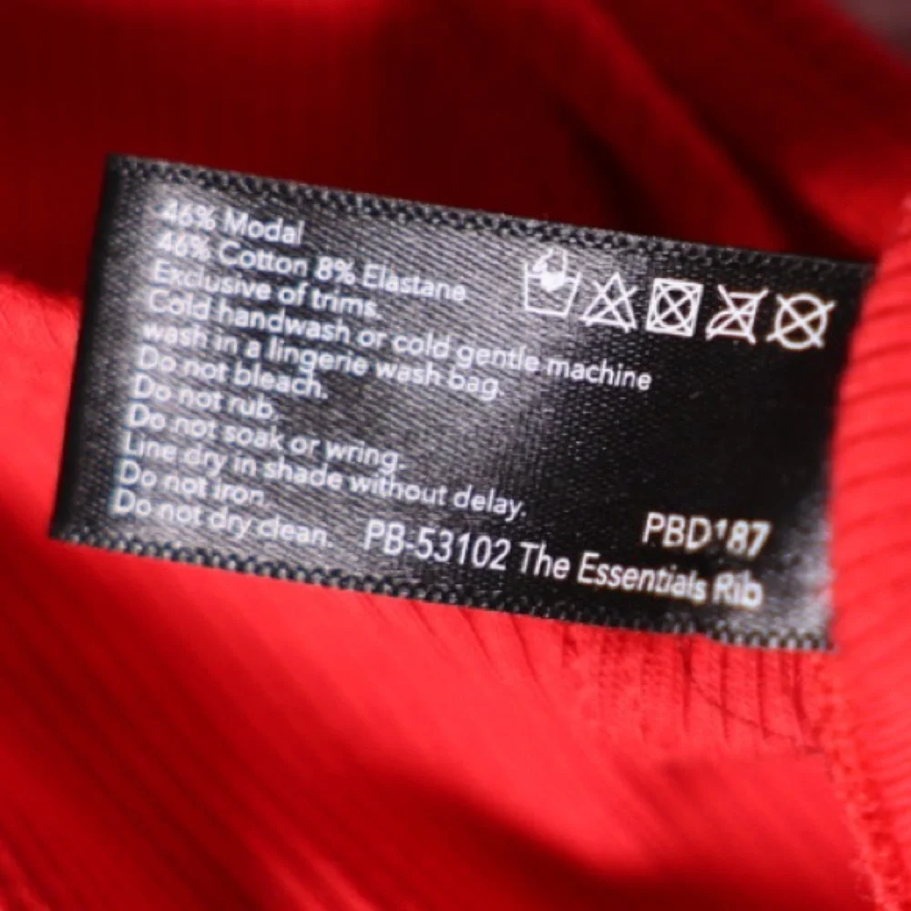 🅽🅴🆆 𝐏𝐋𝐀𝐘𝐁𝐎𝐘 Essentials Rib Scoop Neck Bra, red bralette, size Small